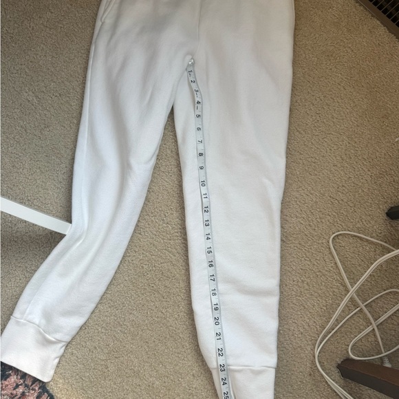 Aritzia TNA White Sweatpants - Picture 5 of 5